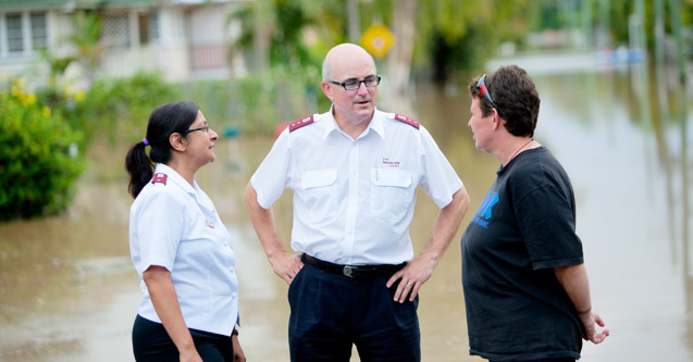 Officers talking to a woman affected by the flood