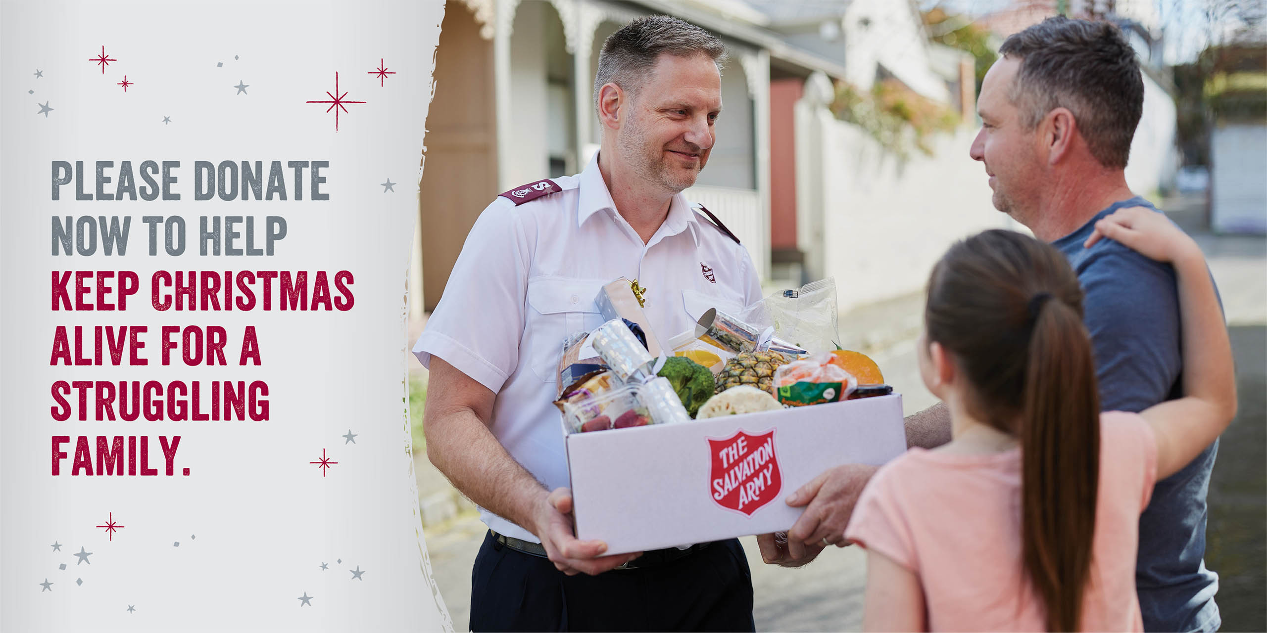 A Salvo handing over a Christmas hamper